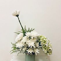 My project for course: Floral Arrangement Design with Seasonal Blooms. Un projet de Design d'intérieur, Pa, sagisme, Décoration, DIY , et Art floral et végétal de syafina irawan - 03.11.2023