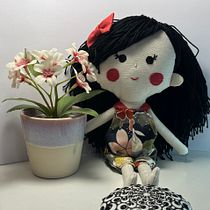 Mi proyecto del curso: Muñecos de tela: diseño, costura y creación de contenido. Un projet de Artisanat, Conception de jouets, Réseaux sociaux, Photographie smartphone, Photographie de produits, Couture, Photographie pour Instagram , et Confection de patrons et vêtements de naomad - 04.11.2023