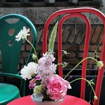 My project for course: Design and Creation of Floral Compositions. Un progetto di Interior design, Paesaggismo, Interior Design, DIY e Design floreale e vegetale di Elyse Teoh - 05.11.2023