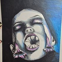 My project for course: Chiaroscuro Creative Portrait with Pencils. Un projet de Illustration traditionnelle, Dessin au cra, on, Dessin de portrait, Dessin artistique, Dessin aux cra , et ons de couleur de lorenacaraveo - 05.11.2023