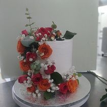 Mi proyecto del curso: Flores de crema de mantequilla para cake design. Design, and DIY project by Marta - 11.06.2023
