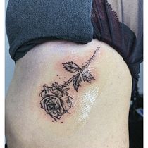 Meu projeto do curso: Tatuagem botânica com pontilhismo. Ilustração tradicional, Desenho de tatuagens e Ilustração botânica projeto de Kelly Yuri Hara - 06.11.2023