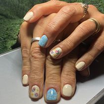 Mi proyecto del curso: Introducción al nail art. Design, Traditional illustration, Painting, Pattern Design, and Decorative Painting project by Viviana Motta - 11.07.2023