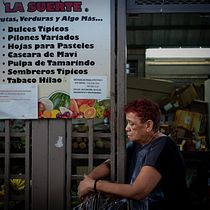 Los Placeros / The Vendors. Un proyecto de Fotografía digital, Fotografía en exteriores y Fotografía documental de Ariane Pérez - 09.11.2023
