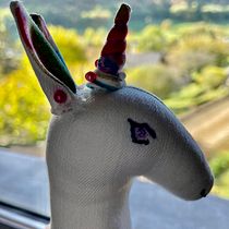 Diseño y  confección de peluches: un unicornio multicolor. Projekt z dziedziny Projektowanie postaci, Craft, Projektowanie zabawek,  Sz, cie, Wzornictwo i krawiectwo użytkownika Lola Illamel - 23.11.2023