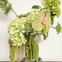 My project for course: Design and Creation of Floral Compositions. Un progetto di Design floreale e vegetale, Interior design, Paesaggismo, Interior Design e DIY di syafina irawan - 05.11.2023