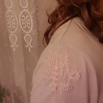 My projects for course: Creative Embroidery: The Stitch Revolution. Un projet de Créativité, Broderie , et Design textile de ruta_123 - 21.11.2023