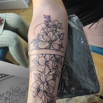 Mein Abschlussprojekt für den Kurs: Botanisches Tattoo mit Pointillismus. Ilustração tradicional, Desenho de tatuagens e Ilustração botânica projeto de Rafal Plich - 20.11.2023
