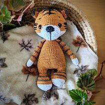 My project for course: Amigurumi Design: Create Crochet Characters. Arts, Crafts, Fiber Arts, Art To, s, Creating with Kids, Crochet, and Amigurumi project by melopi - 11.25.2023