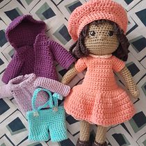 Mi proyecto del curso: Amigurumi: diseño de ropa, pelo y complementos. Projekt z dziedziny Craft, Projektowanie zabawek,  Tkactwo, Sz, dełkowanie, Amigurumi, Wzornictwo tekst i liów użytkownika Karina M Domina - 26.11.2023