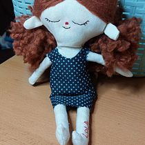 Mi proyecto del curso: Muñecos de tela: diseño, costura y creación de contenido. Un projet de Artisanat, Conception de jouets, Réseaux sociaux, Photographie smartphone, Photographie de produits, Couture, Photographie pour Instagram , et Confection de patrons et vêtements de Lola - 02.12.2023