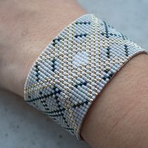 Mi proyecto del curso: Diseño de accesorios con cuentas: teje patrones elegantes. Accessor, Design, Arts, Crafts, Jewelr, Design, and Fiber Arts project by Rebeca Moya Lasheras - 12.04.2023
