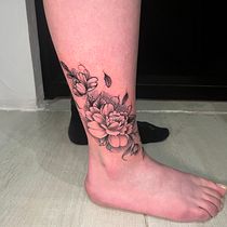 Mon projet du cours : Tatouage botanique en pointillisme. Ilustração tradicional, Desenho de tatuagens e Ilustração botânica projeto de Greg-Tattoo Art - 08.03.2023