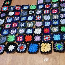 Mon projet du cours : Motifs granny square au crochet : confectionnez votre pull. Fashion Design, Fiber Arts, DIY, Crochet, and Textile Design project by francoisemaille54 - 12.08.2023