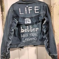 Meu projeto do curso: Caligrafia e lettering para customização de roupas. Calligraph, Lettering, Fashion Design, H, Lettering, Upc, and cling project by Adriana Ferreira - 12.13.2023