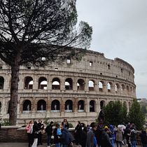 Mi proyecto del curso: Fotografía urbana con smartphone: color y composición en Roma. Photograph, Social Media, Mobile Photograph, Outdoor Photograph, Documentar, Photograph, Lifest, and le Photograph project by Rubén Sánchez - 12.10.2023
