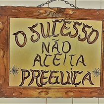 Meu projeto do curso: Lettering popular brasileiro. Design, Tipografia, Caligrafia, e Desenho tipográfico projeto de Adriana Ferreira - 10.12.2023