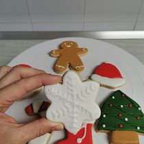 Mi proyecto del curso: Decoración de galletas con royal icing para principiantes. Design, Painting, and DIY project by Chavely Querales - 12.14.2023