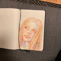 Mi proyecto del curso: Dibujo de retratos llamativos con lápices de colores. Drawing, Portrait Drawing, Sketchbook, and Colored Pencil Drawing project by Sandra Blanco - 12.16.2023