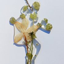 Mi proyecto del curso: Diseño de joyería en resina. Un progetto di Design di accessori, Artigianato, Design di gioielli e DIY di Paula Romero Quesada - 17.12.2023