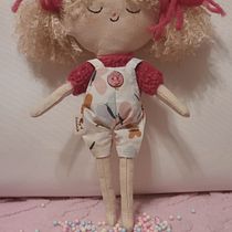 Mi proyecto del curso: Muñecos de tela: diseño, costura y creación de contenido. Un projet de Artisanat, Conception de jouets, Réseaux sociaux, Photographie smartphone, Photographie de produits, Couture, Photographie pour Instagram , et Confection de patrons et vêtements de Yolanda Diaz Calvo - 17.12.2023