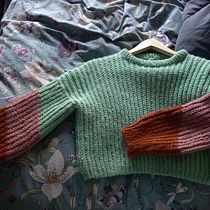My project for course: Creating Garments Using Crochet. Fashion Design, Fiber Arts, DIY, Crochet, and Textile Design project by zoeceleste.iacono - 12.18.2023