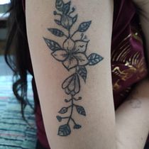 Mi proyecto del curso: Tatuaje botánico con puntillismo. Ilustração tradicional, Desenho de tatuagens, Ilustração botânica, e Design projeto de valexita2002 - 27.12.2023
