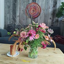 Mon projet du cours : Création de compositions florales avec des fleurs de saison. Un projet de Design d'intérieur, Décoration, DIY , et Art floral et végétal de nadiakuhn76 - 27.12.2023