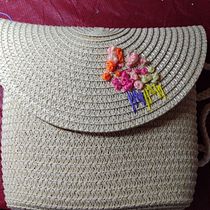 Mi proyecto del curso: Bordado y personalización de accesorios :). Accessor, Design, Jewelr, Design, Fashion Design, Embroider, and Textile Design project by Coty Coty - 12.21.2023