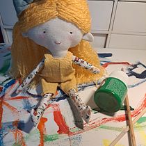 Mi proyecto del curso: Muñecos de tela: diseño, costura y creación de contenido. Un projet de Artisanat, Conception de jouets, Réseaux sociaux, Photographie smartphone, Photographie de produits, Couture, Photographie pour Instagram , et Confection de patrons et vêtements de silvia_macar - 30.12.2023