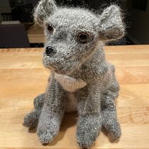 Mon projet du cours : Tricot réaliste en laine : créez un chiot en peluche. Fiber Arts, DIY, Knitting, and Textile Design project by Diane Gauthier - 12.30.2023