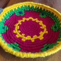 Mi proyecto del curso: Cestería para principiantes: la técnica de espiral. Un projet de Création d'accessoires, Artisanat, St, lisme, Art textile , et Design textile de Evelyn Jenschke Kania - 29.12.2023