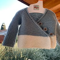 Il mio progetto del corso: Lavoro a maglia per abbigliamento da bambino. Een project van  Modeontwerp, Textiel, DIY, Breien y Textielontwerp van Flo Gal - 01.01.2024