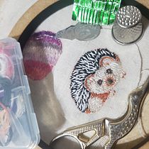 Mi proyecto del curso: Bordado en miniatura: crea joyas textiles. Un projet de Design de bijoux, Broderie , et Design textile de letiluq30 - 04.01.2024