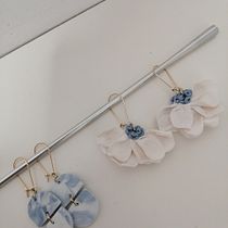 My project for course: Intro to Polymer Clay Jewelry: Design Floral Accessories. Design de acessórios, Artesanato, Design de joias, Design de moda, e DIY projeto de Anita Lisec - 04.01.2024
