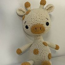 Amigurumi-Tiere häkeln (Giraffe) . Arts, Crafts, To, Design, Crochet, Amigurumi, and Textile Design project by Zoukaa Almadani - 01.05.2024