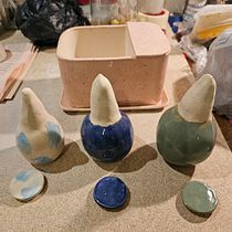 Mein Abschlussprojekt für den Kurs: Keramik: Designe und töpfere Stücke zur Pflanzenbewässerung. Un projet de Création d'accessoires, Artisanat, Beaux Arts, Céramique , et DIY de cornelia_egger1 - 07.01.2024