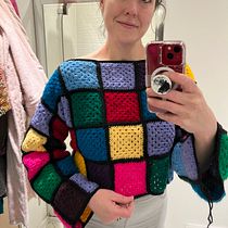 My project for course: Granny Square Crochet: Make Your Own Sweater. Fashion Design, Fiber Arts, DIY, Crochet, and Textile Design project by helenannegregory - 01.12.2024