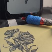 Mon projet du cours : Tatouage botanique en pointillisme. Ilustração tradicional, Desenho de tatuagens e Ilustração botânica projeto de yohan Labrousse - 12.01.2024