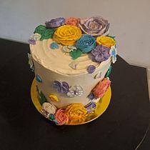 My project for course: Decorative Buttercream Flowers for Cake Design. Design, and DIY project by sofiaruales63 - 01.15.2024