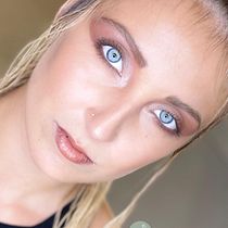 Il mio progetto del corso: Trucco professionale per photo shooting “tribal mood”. Film, Video, TV, Art Direction, Fashion Design, Fashion Photograph, and Portrait Photograph project by curtichiara1987 - 01.18.2024
