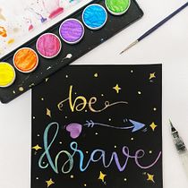 Mi proyecto del curso: Lettering con acuarelas metálicas. Un progetto di Lettering, Pittura ad acquerello, H e lettering di Jennifer Vanegas Varon - 18.01.2024