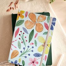 Meu projeto do curso: Padrões florais vibrantes com aquarela. Traditional illustration, Pattern Design, Watercolor Painting, and Botanical Illustration project by Luele Mayara - 01.18.2024