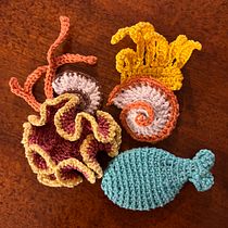 Il mio progetto del corso: Tecniche di uncinetto per flora e fauna marine. Accessor, Design, Arts, Crafts, Fiber Arts, Crochet, and Textile Design project by zamuner001giada - 01.19.2024
