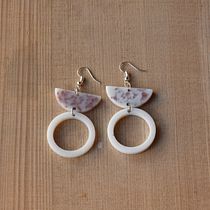 My project for course: Resin Jewelry Design. Un progetto di Design di accessori, Artigianato, Design di gioielli e DIY di meenakshimani1999 - 16.01.2024