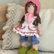 Mi proyecto del curso: Elaboración de muñecas amigurumi románticas. Arts, Crafts, To, Design, Fiber Arts, Crochet, Amigurumi, and Textile Design project by olayasanchezc - 01.20.2024