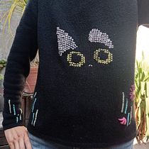 Mi proyecto del curso: Bordado con lana sobre prendas de punto. Un proyecto de Bordado, Tejido y Diseño textil de Fabiola Hernández - 21.01.2024