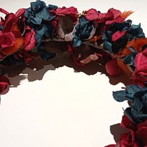 Mi proyecto del curso: Tocado floral: crea tu complemento de flores. Accessor, Design, Fashion Design, DIY, Floral, and Plant Design project by MARIA LUISA SOTO MURO - 01.23.2024