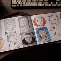 My project for course: Portrait Sketchbooking: Explore the Human Face. Projekt z dziedziny Sketching,  R, sunek, Portret,  R, sunek art, st, czn i Sketchbook użytkownika Ivonne Wierink - 24.01.2024