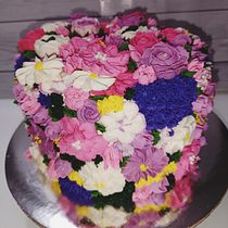 Mi proyecto del curso: Flores de crema de mantequilla para cake design. Design, and DIY project by Neyre Parente - 01.22.2024